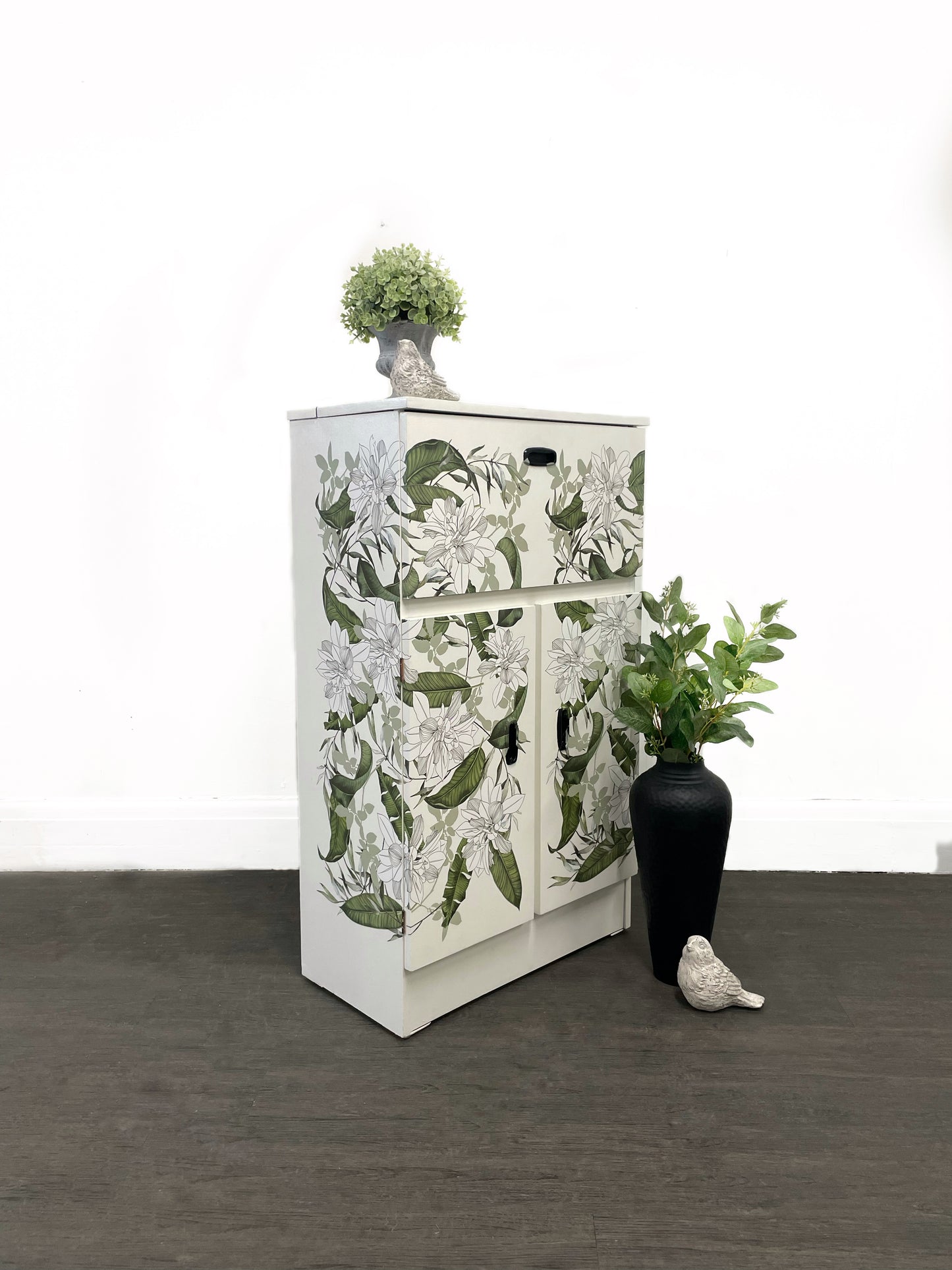 White Vintage Drinks Cabinet with Leaf Design