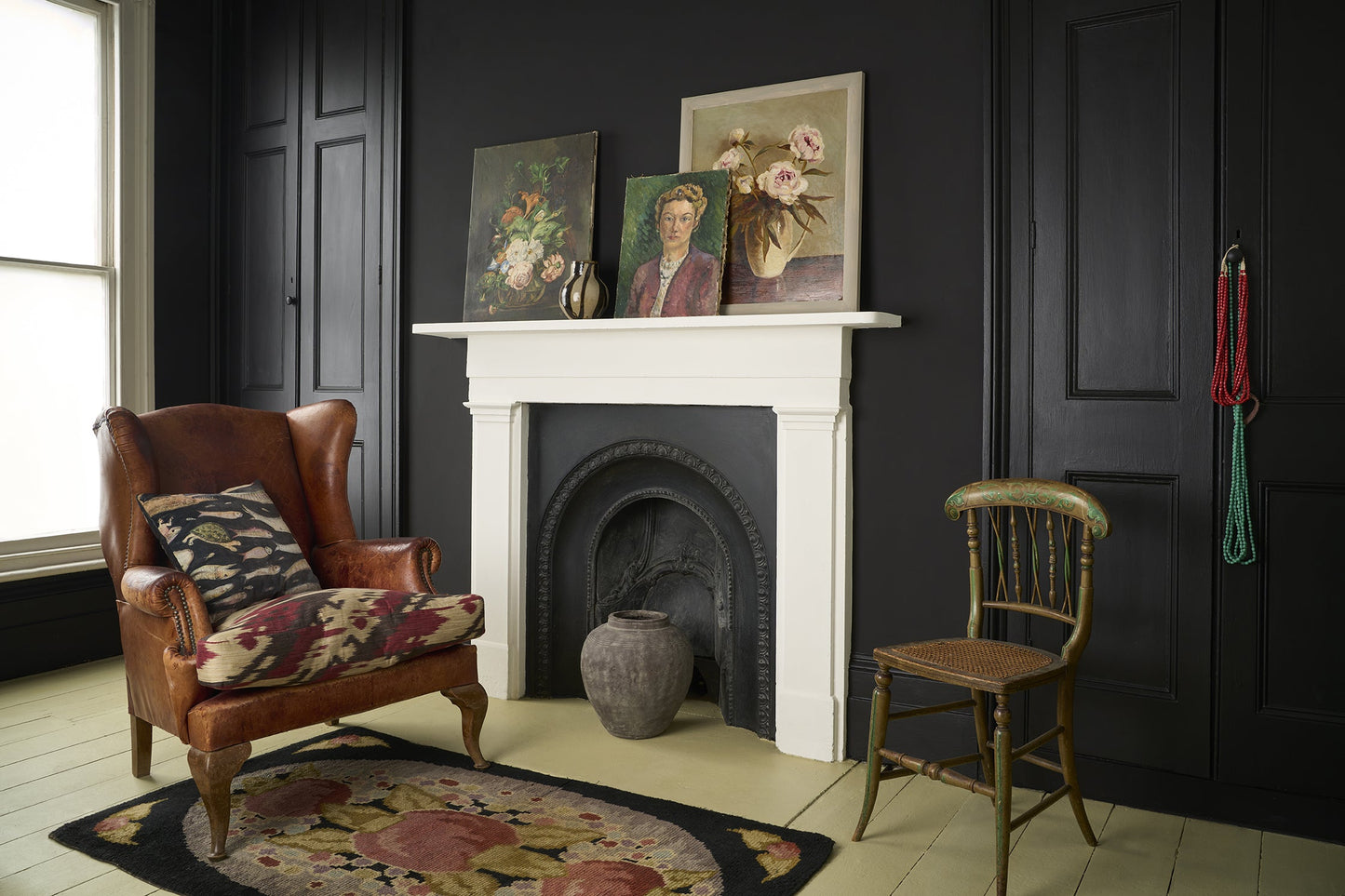 Athenian Black Annie Sloan Satin Paint 750ml