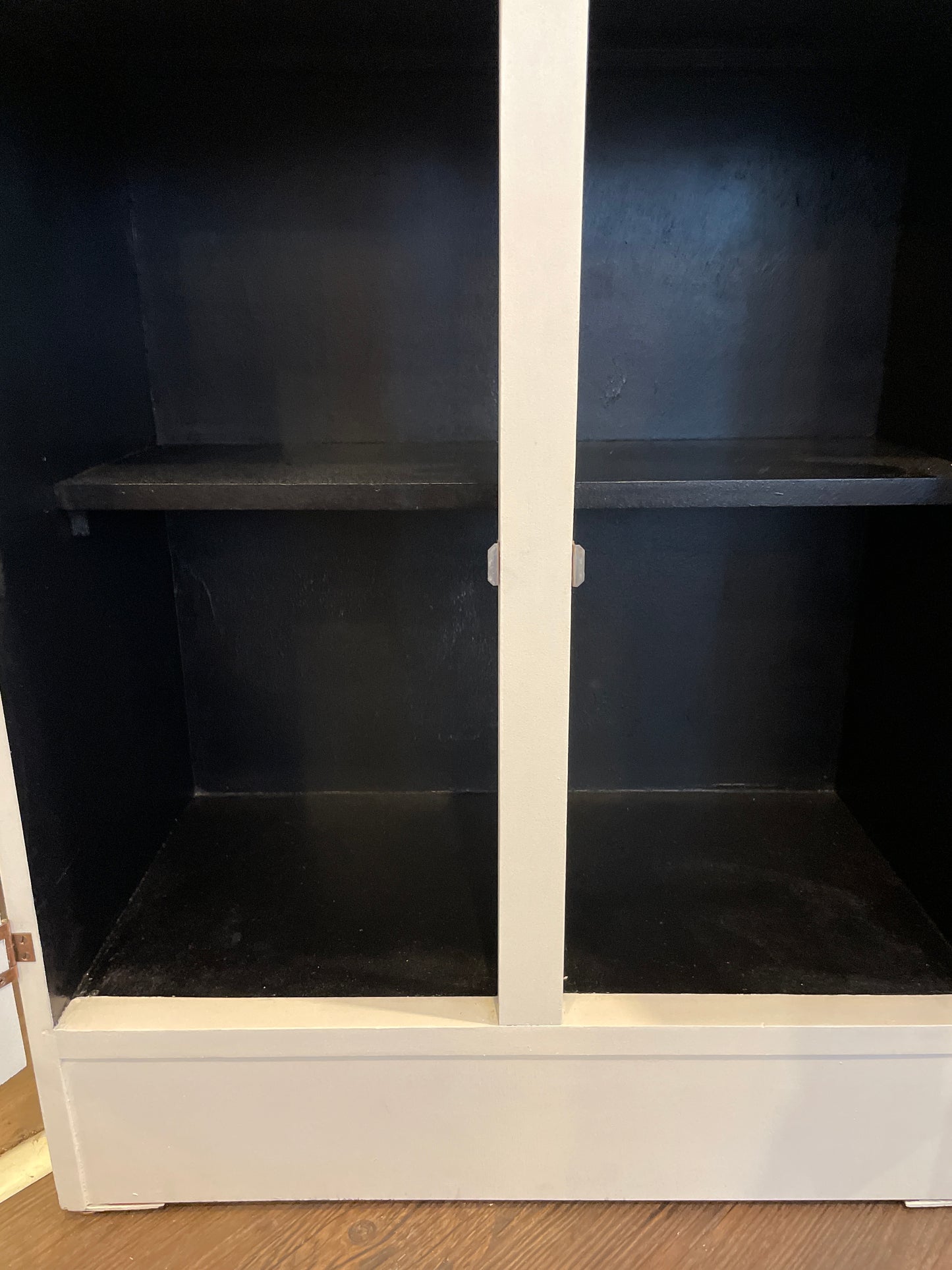 White Vintage Drinks Cabinet with Leaf Design