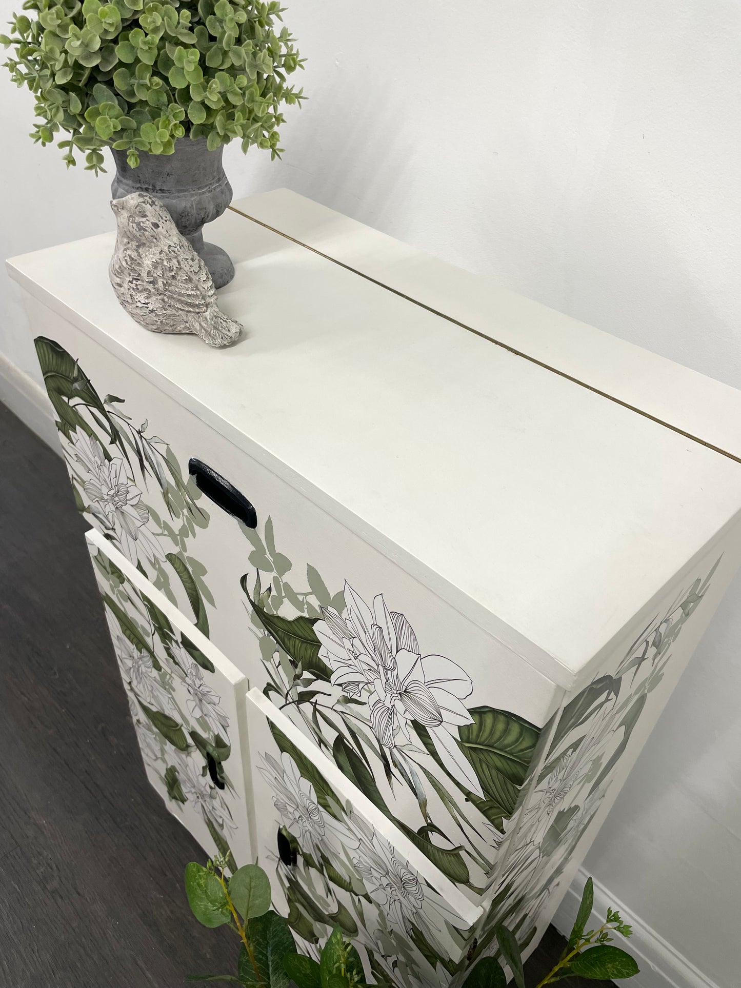 White Vintage Drinks Cabinet with Leaf Design
