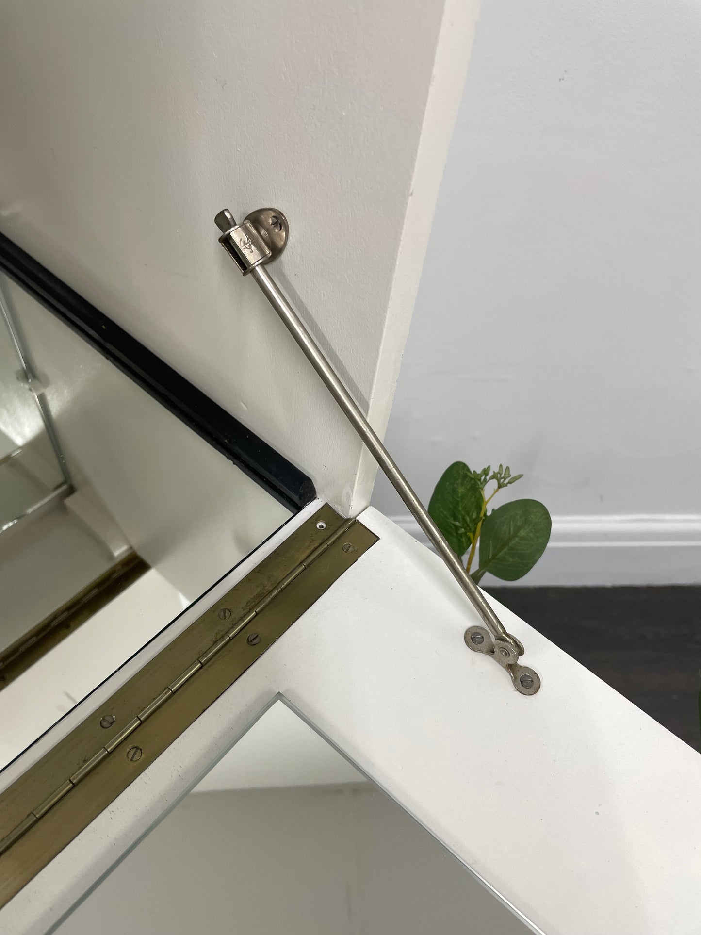 White Vintage Drinks Cabinet with Leaf Design