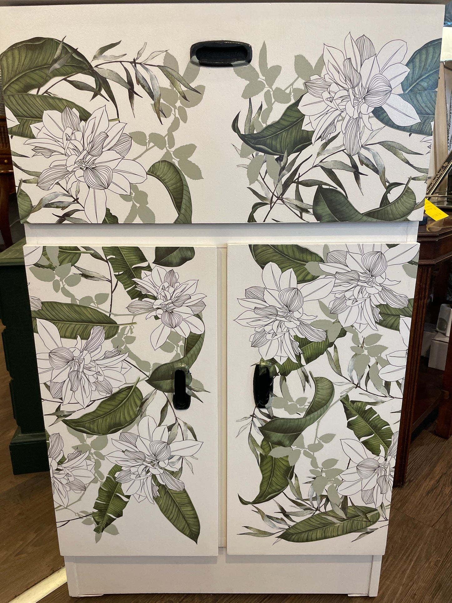 White Vintage Drinks Cabinet with Leaf Design